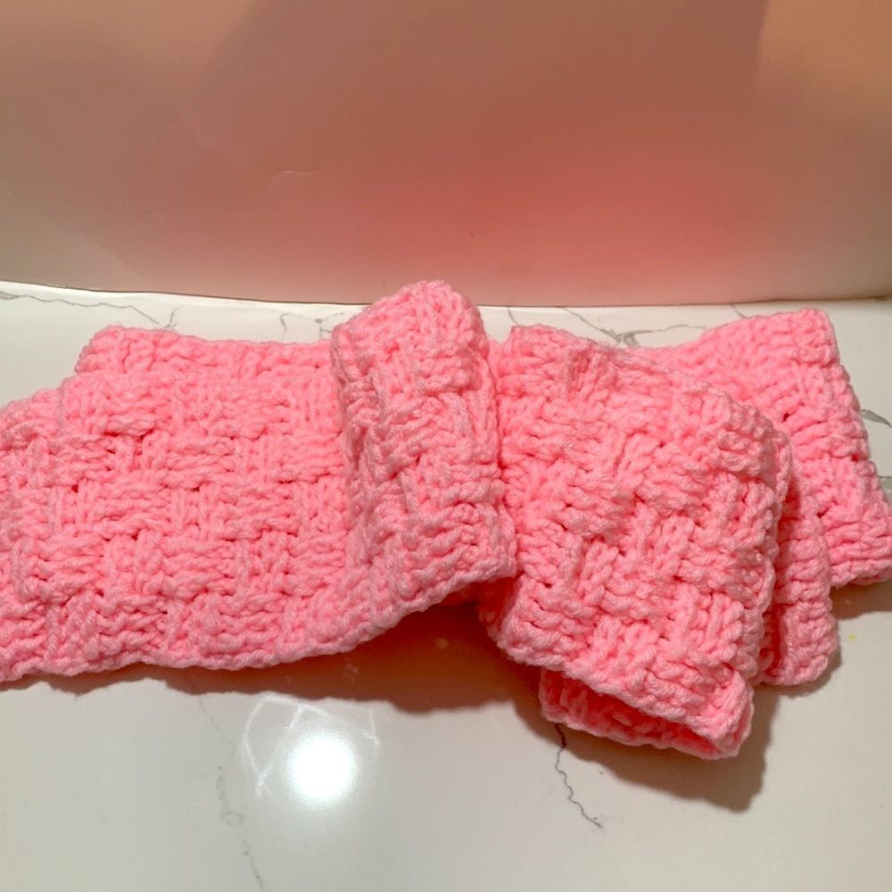 Handmade Women’s Girls Hand Knit Thick Pink Winter Scarf - Picture 4 of 5